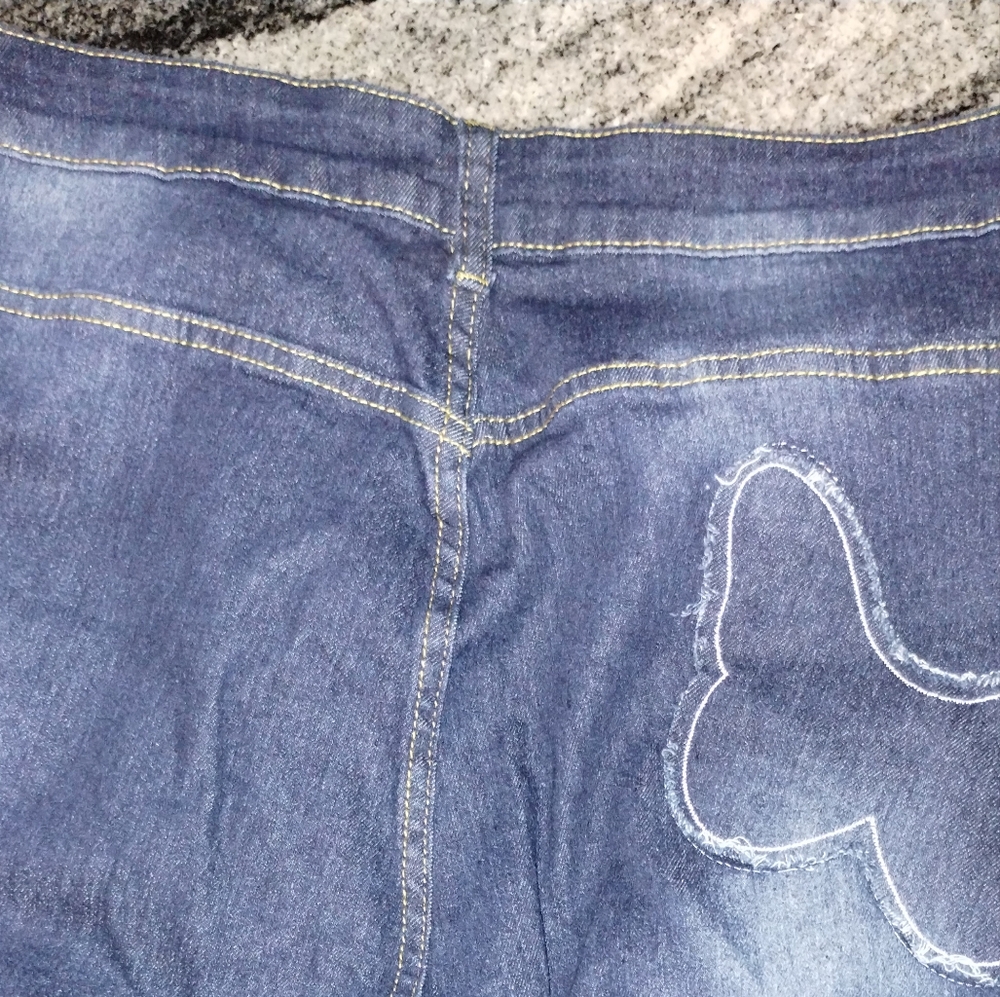 bell-bottom jeans NWOT with butterflies, size 2xl, never worn, fringe hem - Picture 5 of 6